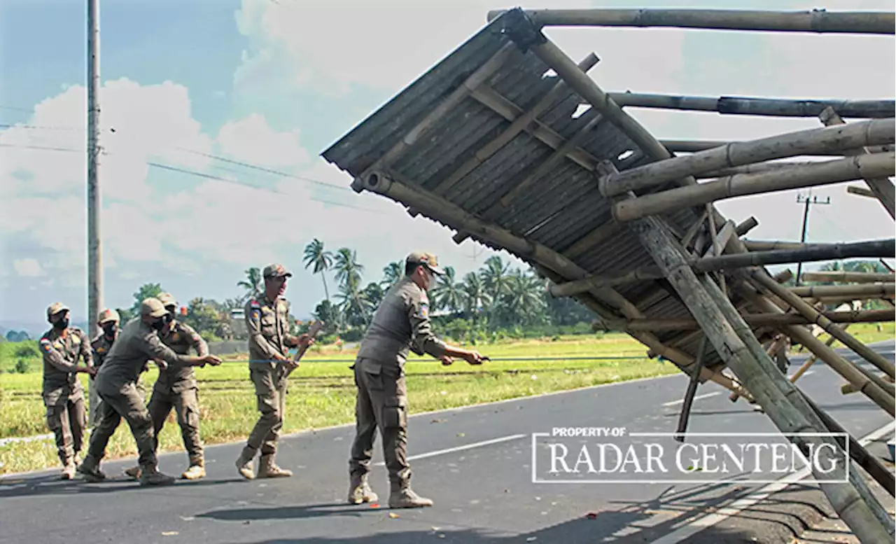 Satpol PP Bongkar Paksa Warung di Jalan Wiroguno Tegalsari