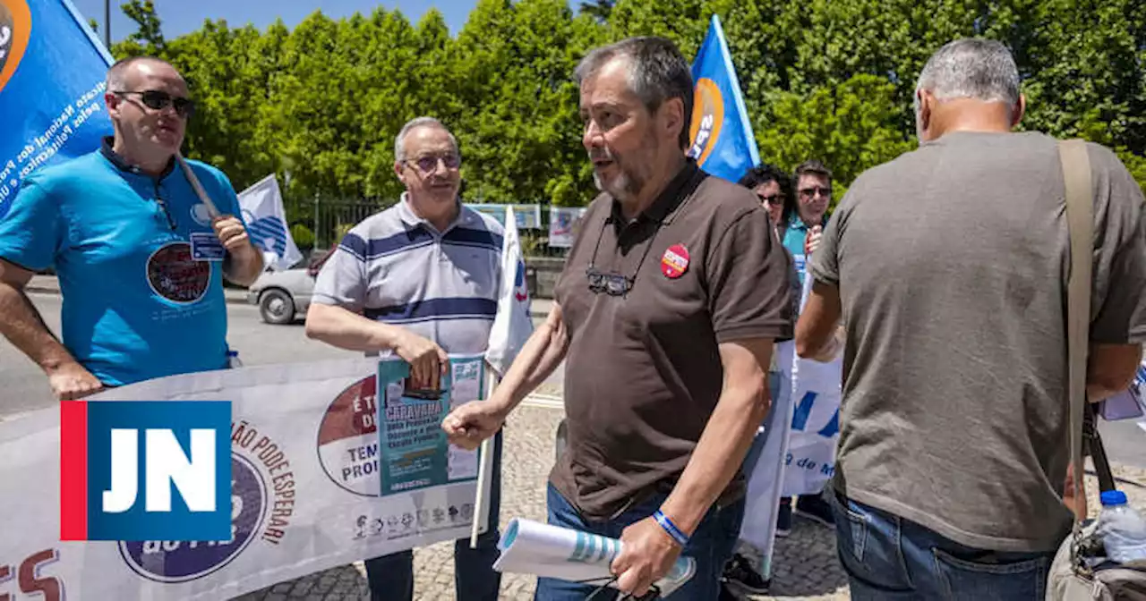 Fenprof acusa Governo de recusar pagar aos docentes que trabalhem nos feriados