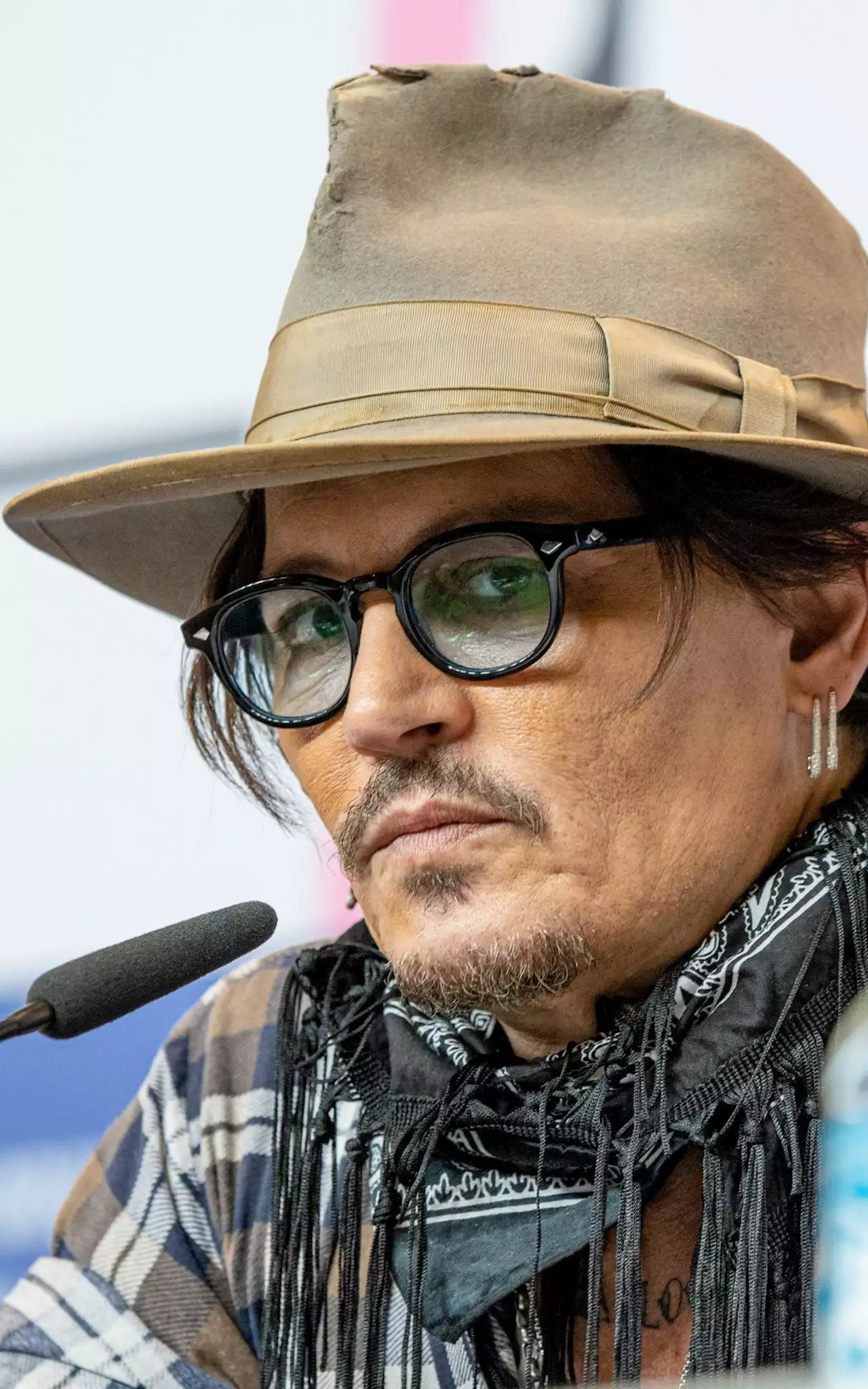 Johnny Depp suspende turnê após lesão no tornozelo | Celebridades | O Dia