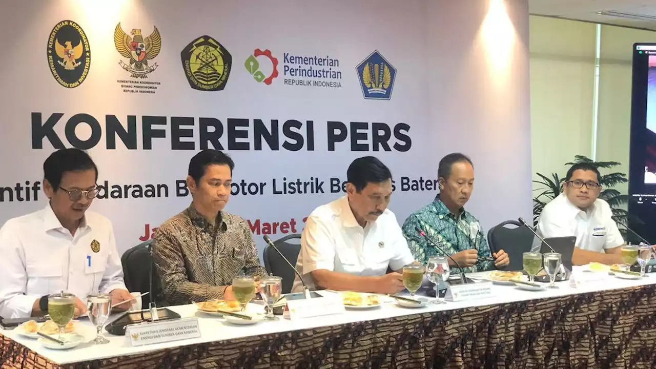 Menko Luhut Bantah Pemerintah Beri Insentif Mobil Listrik, Sebut Hanya Potong Pajaknya