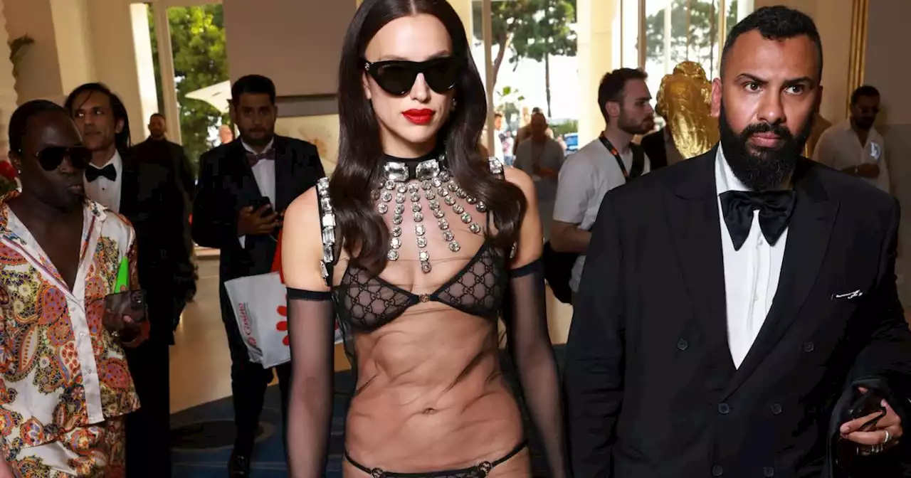 Irina Shayk et sa robe si transparente qu'on la devine à peine