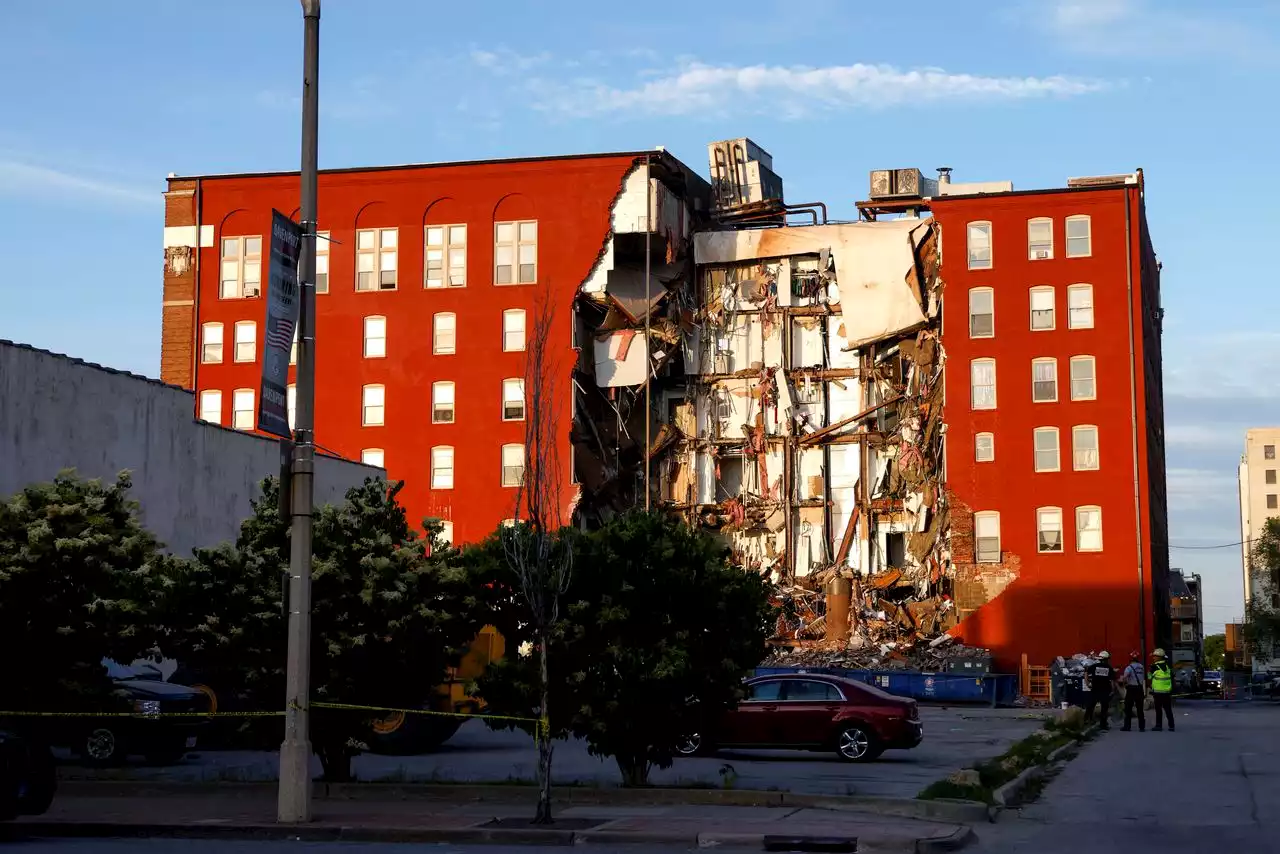 Iowa officials plan to demolish apartment building after partial collapse