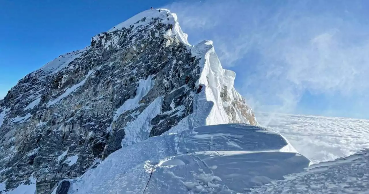 70 anni fa la conquista dell’Everest, oggi il tetto del mondo è sempre più fragile