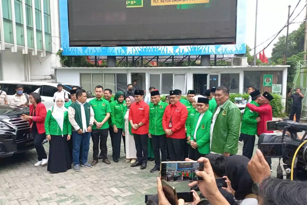 Elite PDIP Jalan Kaki ke Kantor PPP, Bahas Pemenangan Ganjar Pranowo