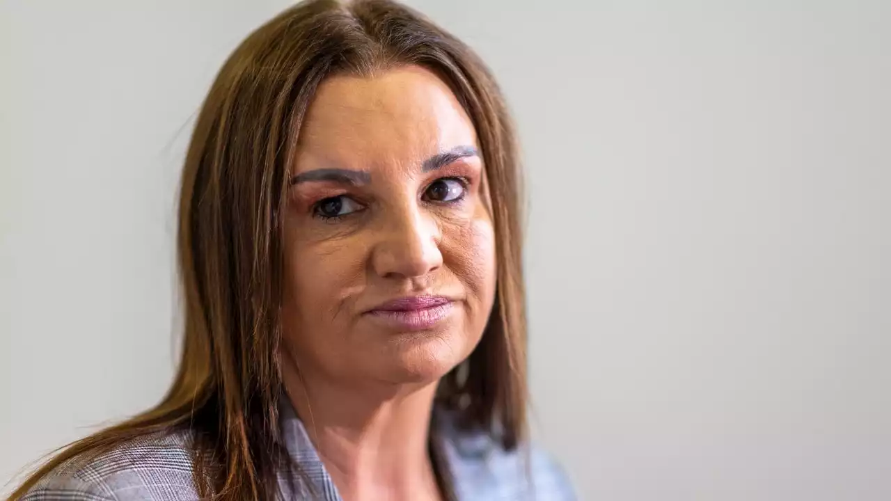 Jacqui Lambie says surely PM 'can walk and chew gum at the same time'