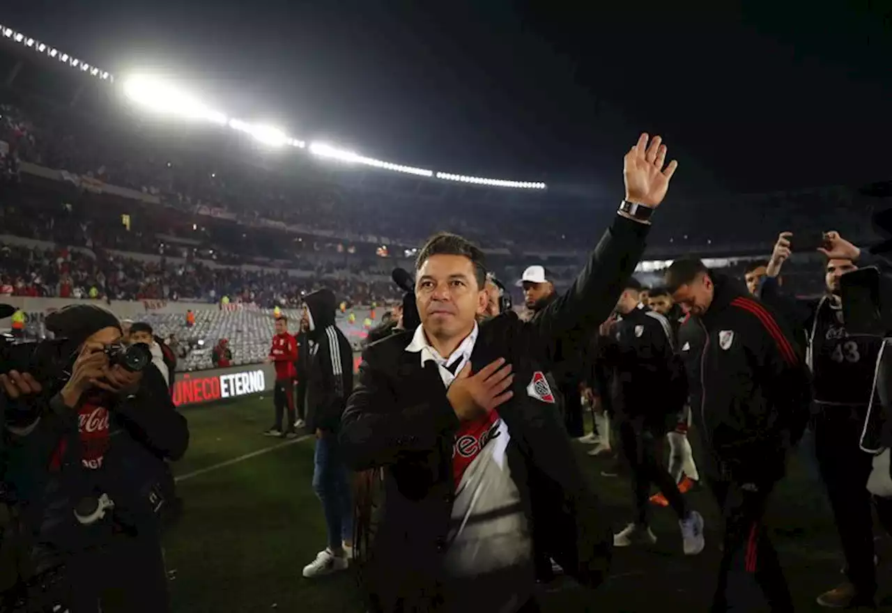 Soccer-Bronze bulge stands out as River Plate honour Gallardo