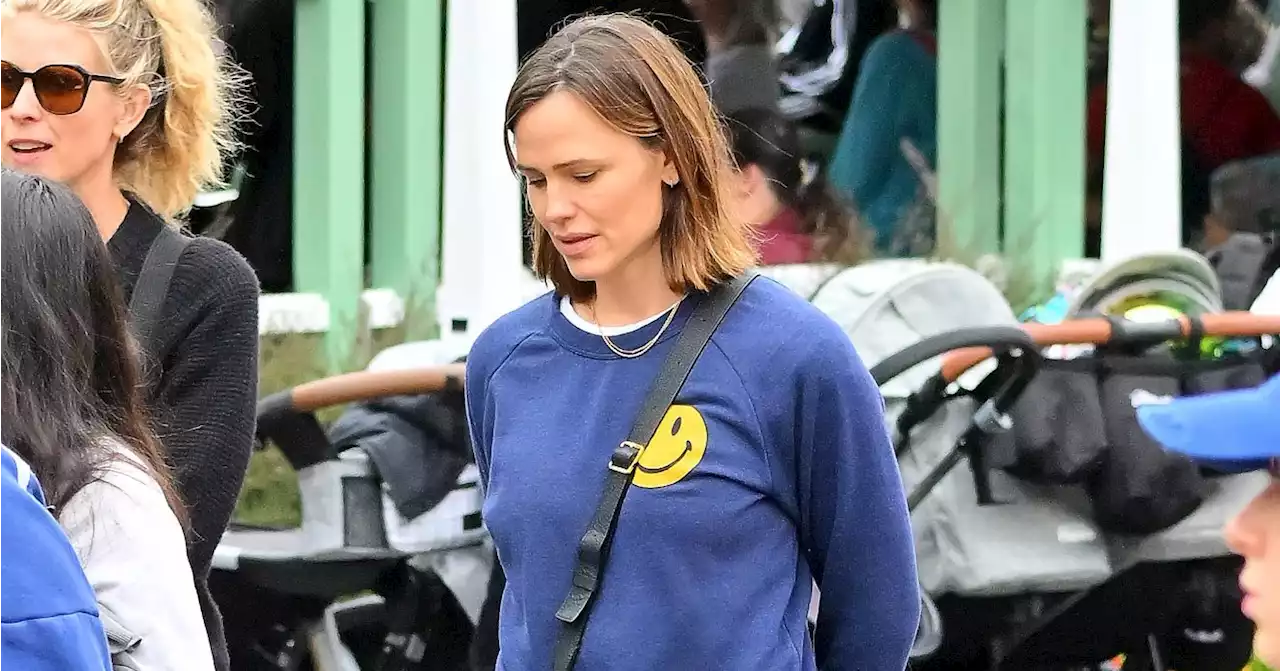 Jennifer Garner Takes Daughter Seraphina and J. Lo’s Child Emme to Disneyland