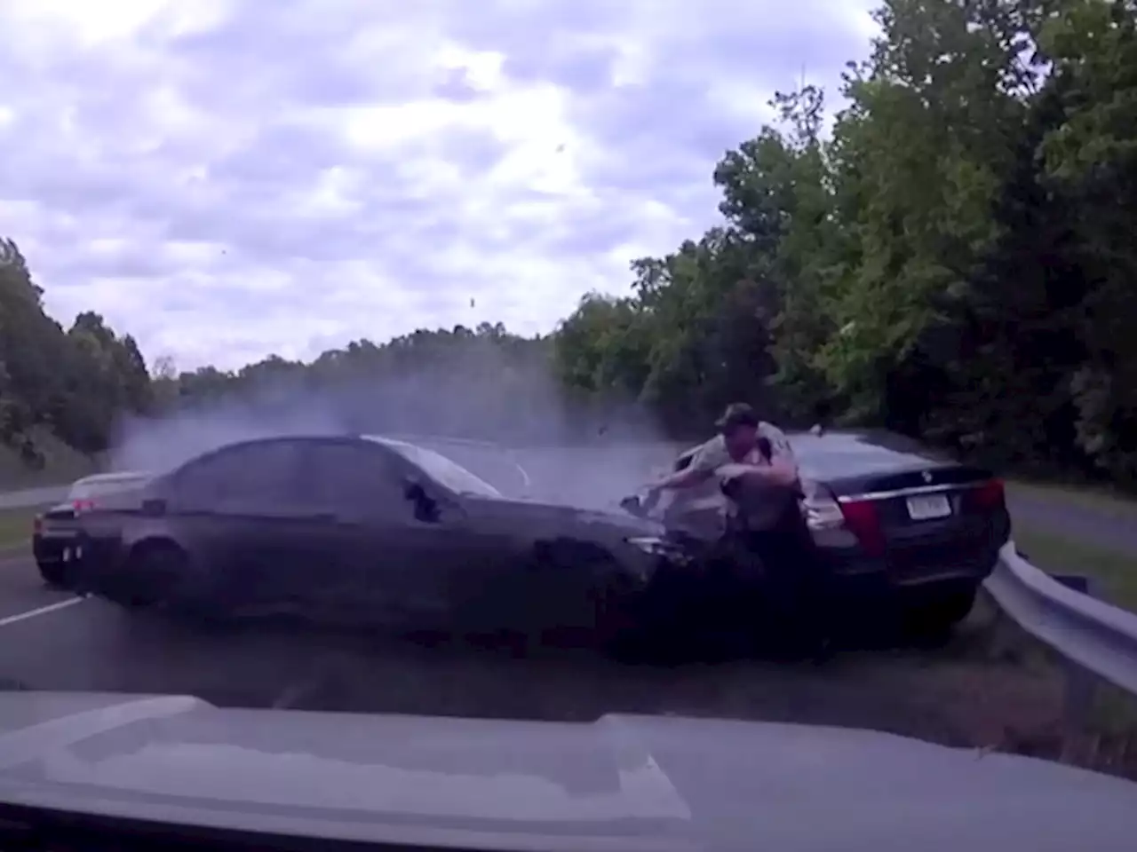 Police Officer Beyond Lucky To Make It Out Of This High-Speed...