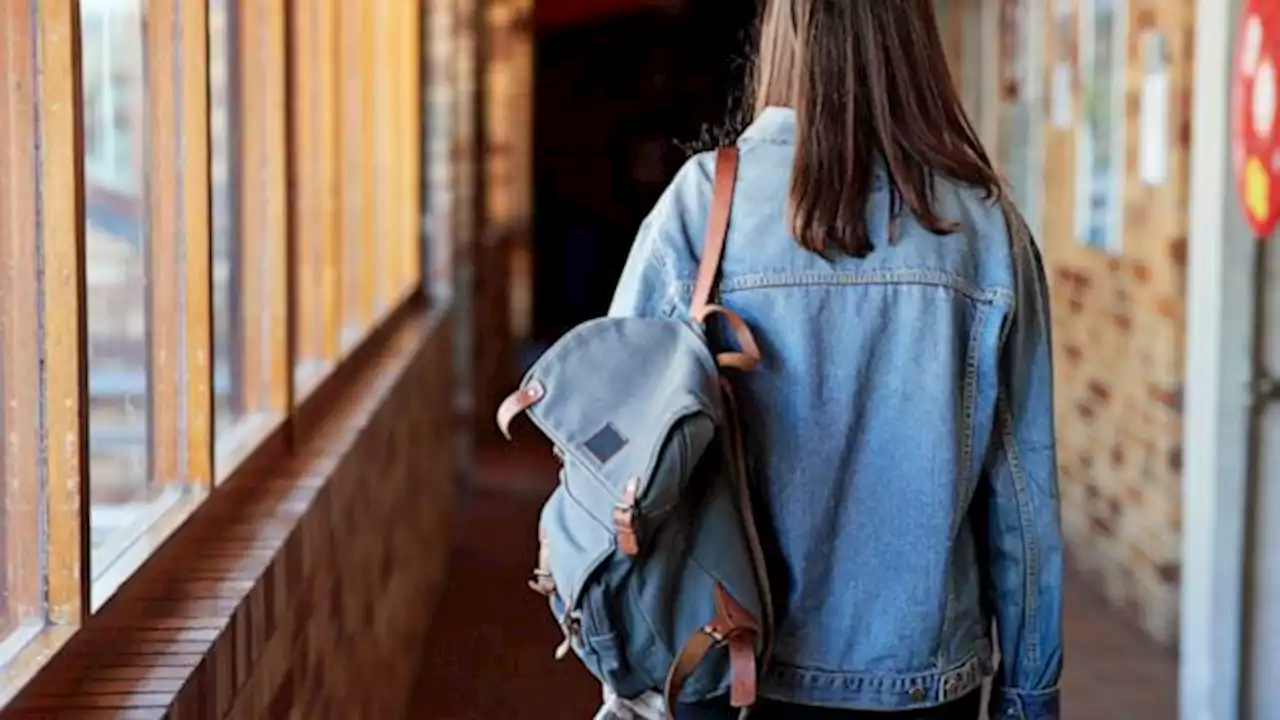 School district bans all backpacks from buildings, citing safety concerns