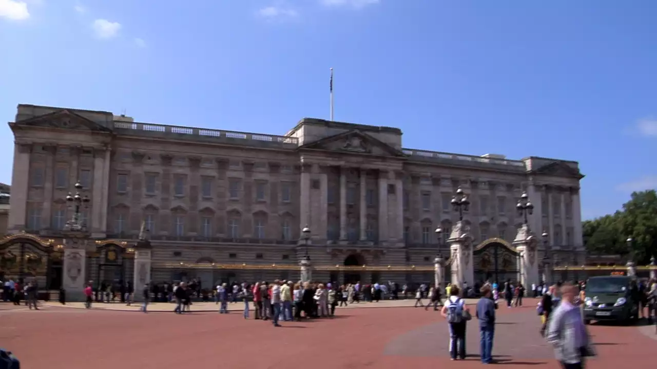 Explosión y un arrestado en Buckingham Palace a pocos días de la coronación de Carlos III