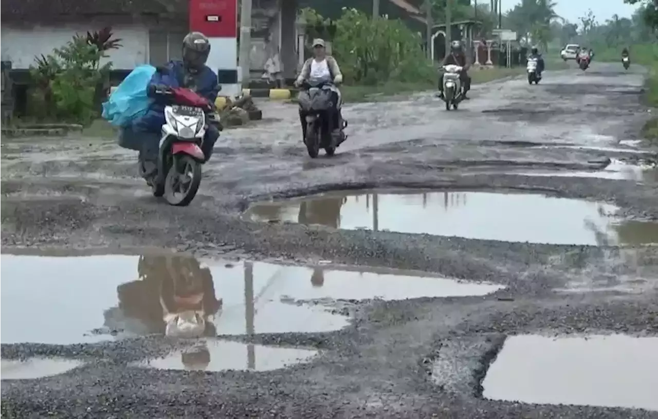 Sejak 10 Tahun Lalu, Jalan Lintas Rumbia-Gaya Baru Lampung Rusak 20 Km