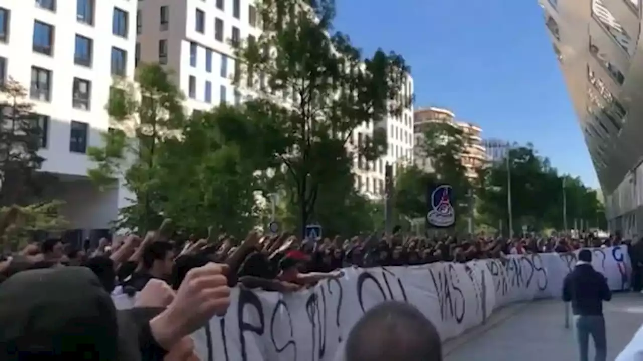 PSG: les ultras demandent le départ de Neymar, Verratti et Al-Khelaïfi, Messi insulté