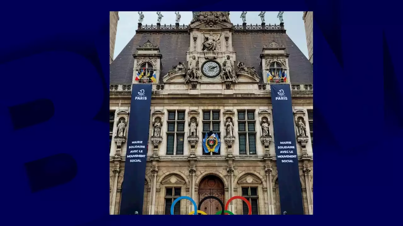 Retraites: la justice ordonne le retrait des banderoles 'mairie solidaire' sur l'Hôtel de ville de Paris