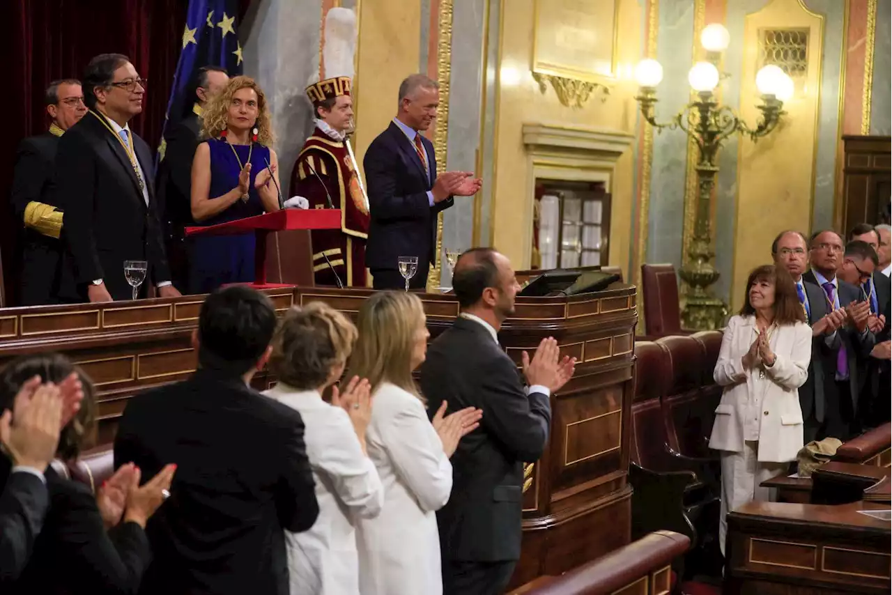 Como “terrorista no arrepentido” calificó el partido Vox a Petro tras abandonar Parlamento