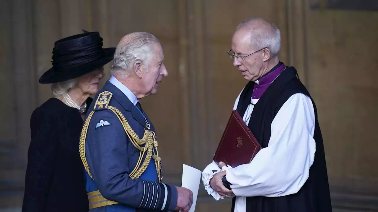 Couronnement de Charles III : l'archevêque de Canterbury provoque une énorme colère au palais de Buc...