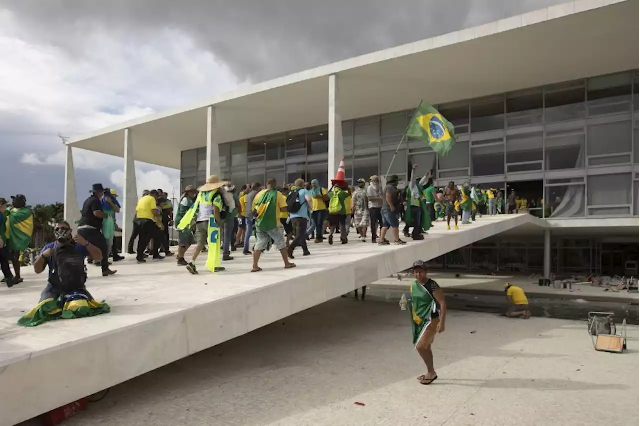 STF conclui votação e torna réus mais 200 denunciados por atos de 8 de janeiro