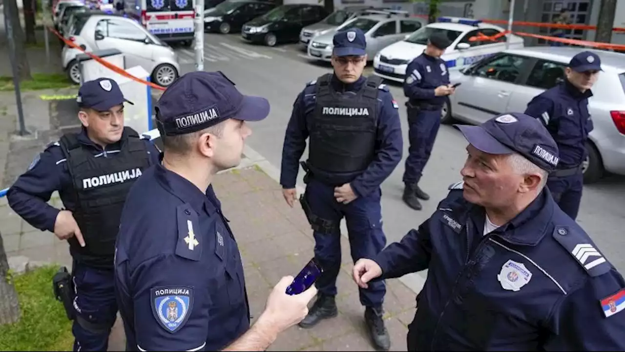 Arrestan a un niño tras tiroteo en escuela de Serbia que dejó al menos dos muertos y varios heridos