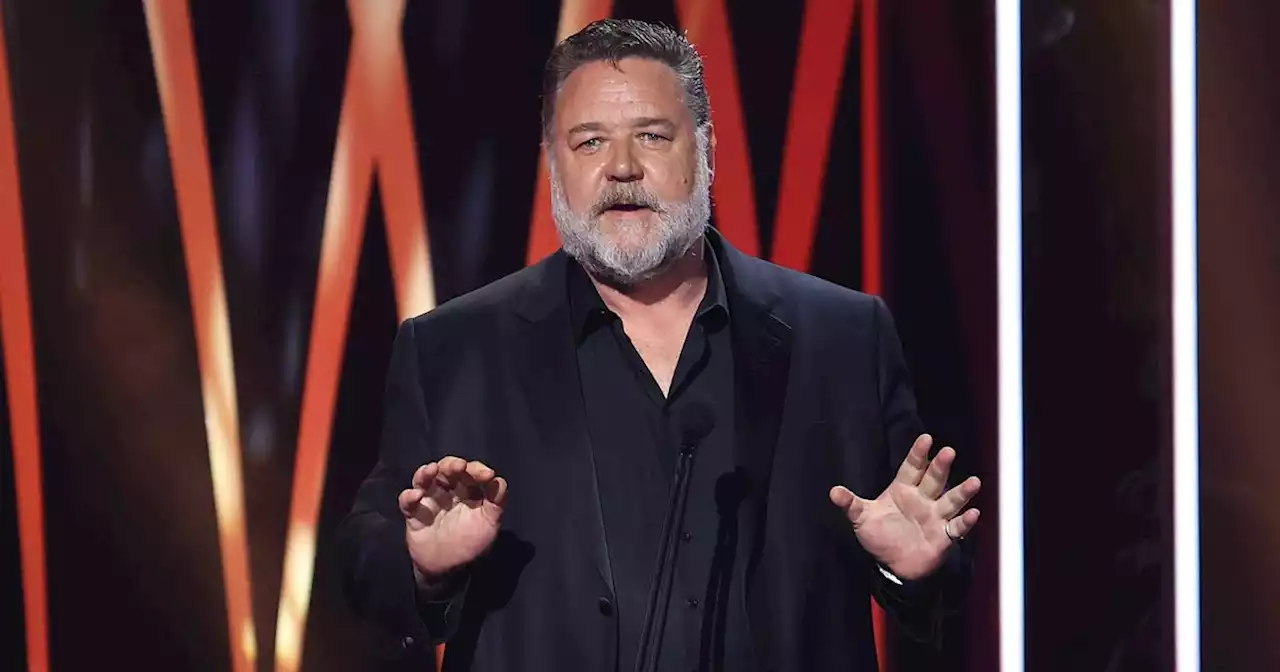 Russell Crowe says 'we dont need a King' and he called William 'mate'