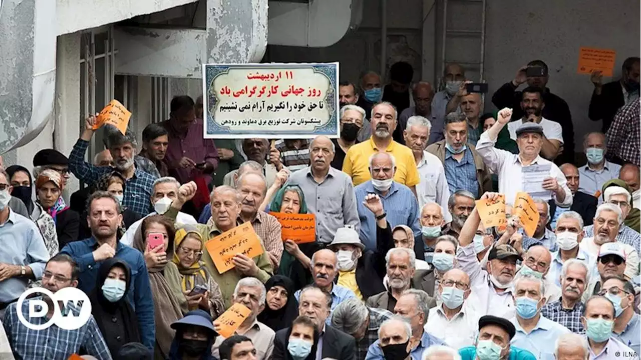 دستمزد روزانه کارگران 'به اندازه پول خرید یک مرغ نیست' – DW – ۱۴۰۲/۲/۱۳