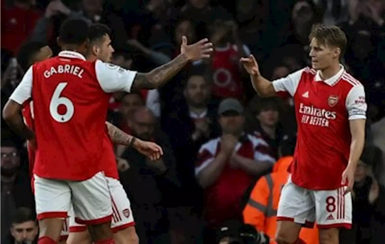 Arsenal back on top of Premier League after beating Chelsea