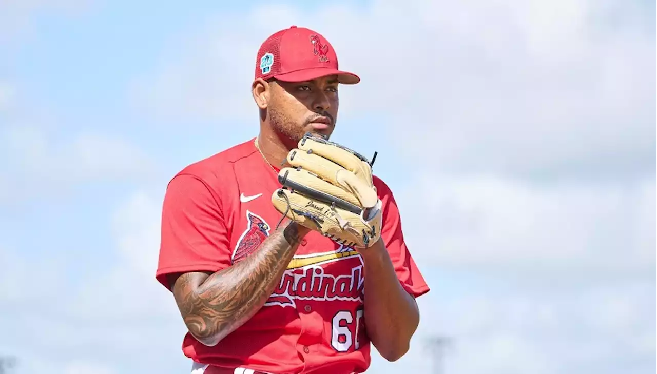 Guillermo Zúñiga llega al roster de los Cardenales de San Luis