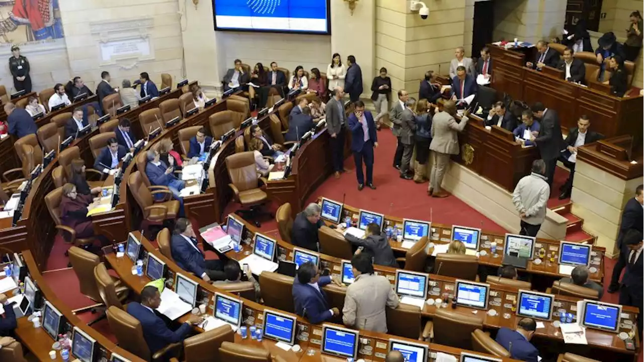 Se cae la agencia de seguridad digital en el debate del Senado