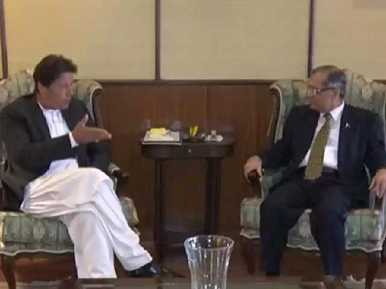 عمران خان اور سابق چیف جسٹس ثاقب نثار کیخلاف الیکشن کمیشن میں ریفرنس دائر - ایکسپریس اردو