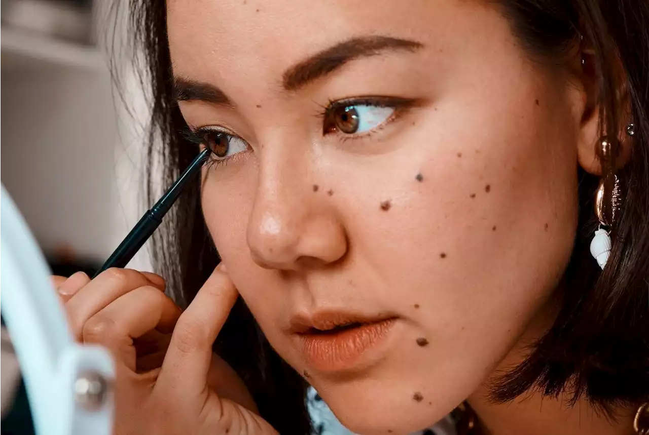 Eye-liner : l’astuce toute simple pour le tracer plus facilement sur une paupière tombante