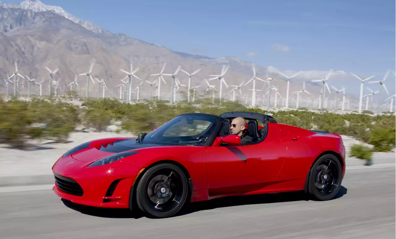 Encuentran tres Tesla Roadster totalmente nuevos y abandonados en China