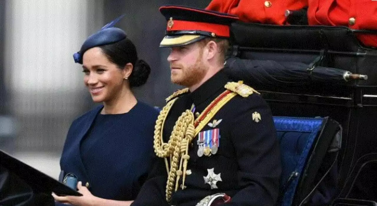 Re Carlo incoronazione, Harry e le telefonate con il padre: «Ecco perché Meghan ha scelto di non partecipare»