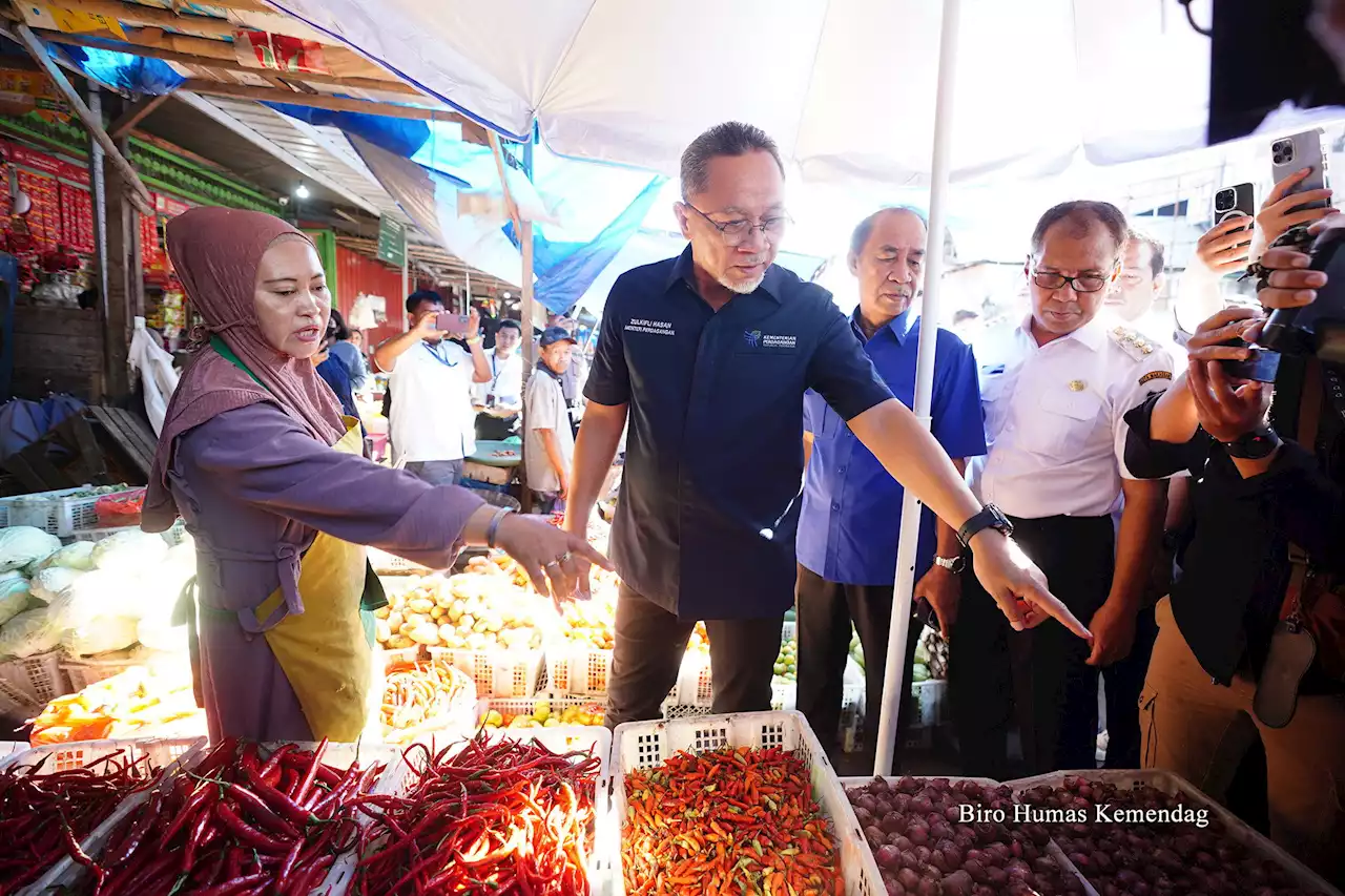 Tinjau Pasar Terong di Makassar, Mendag Zulkifli Hasan: Harga Bapok Murah