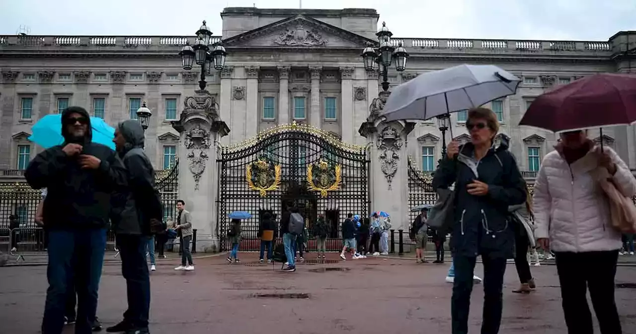 Alerta en el Palacio de Buckingham: arrestan a hombre y realizaron una explosión controlada