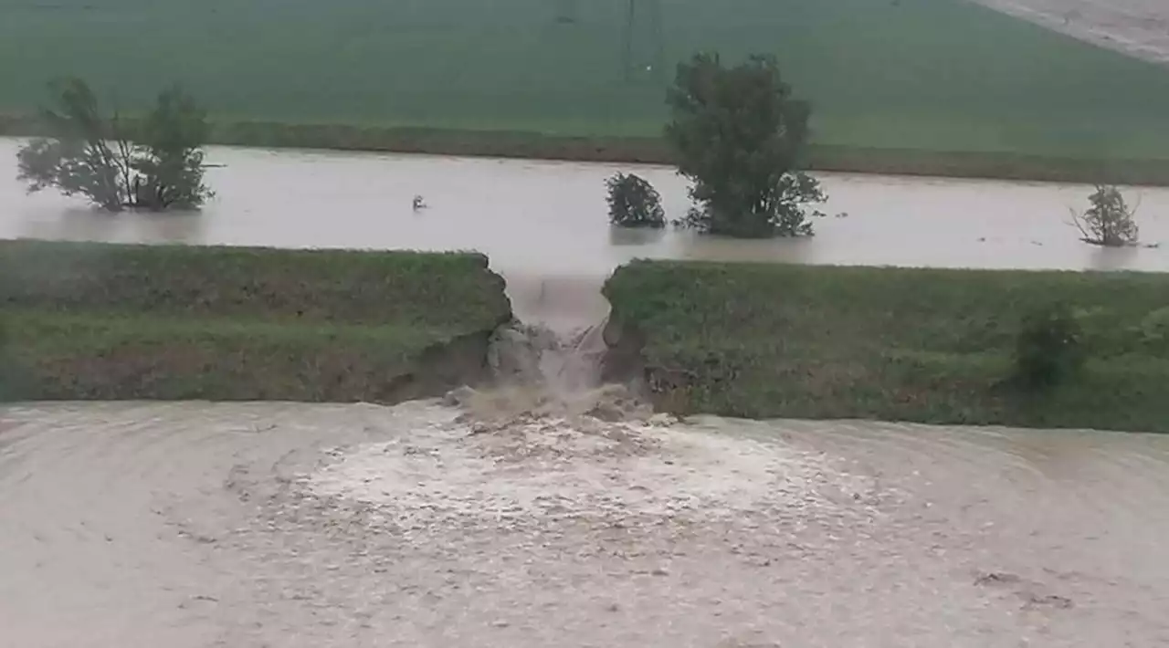 Maltempo in Emilia Romagna, stop ai treni per i fiumi in piena