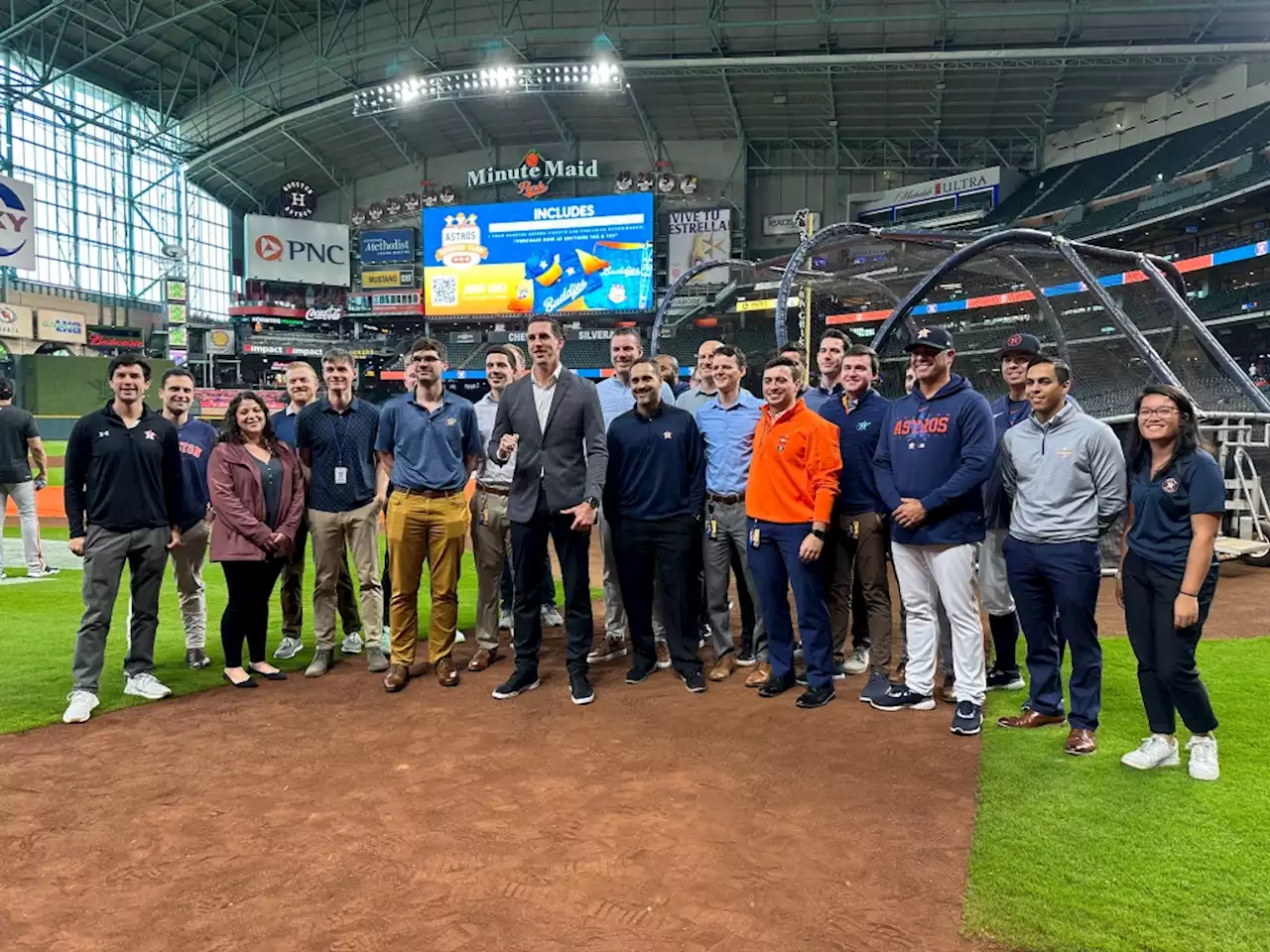 SF Giants GM Pete Putila receives 2022 World Series ring: ‘Looking to get one with an SF on it’