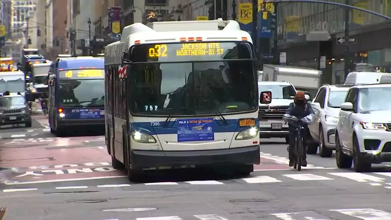 You Can Now Report Double-Parking, Blocked Bus and Bike Lanes on New NYC DOT Platform