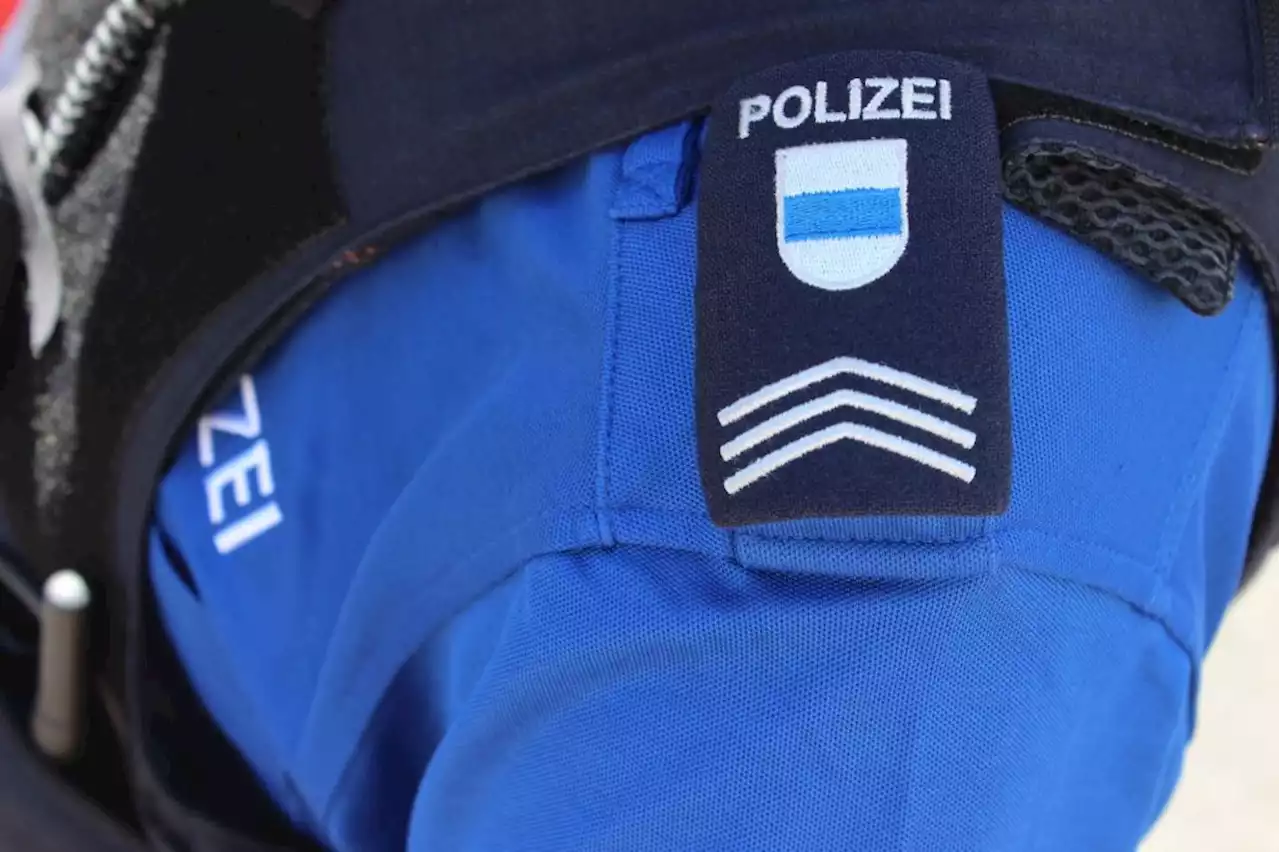 Stadt Zug ZG: Autolenker nach Kollision mit Fussgängerin (22) gesucht – Zeugenaufruf