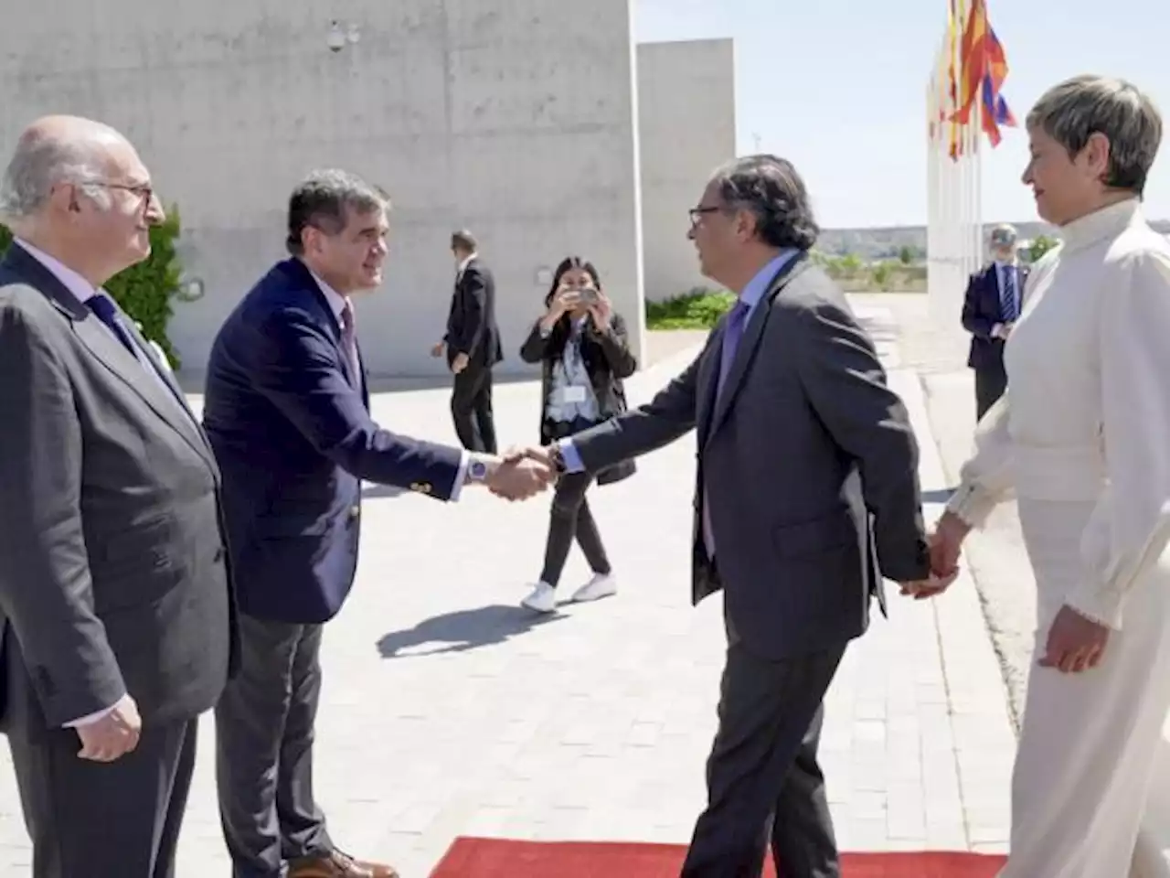 Presidente Gustavo Petro ya está en España: las imágenes de su llegada