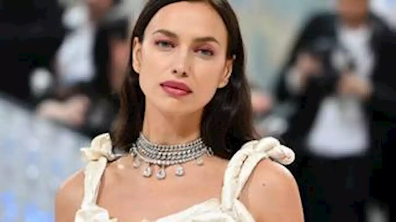 Met Gala 2023: Irina Shayk usa colar de diamantes criado por designer brasileira