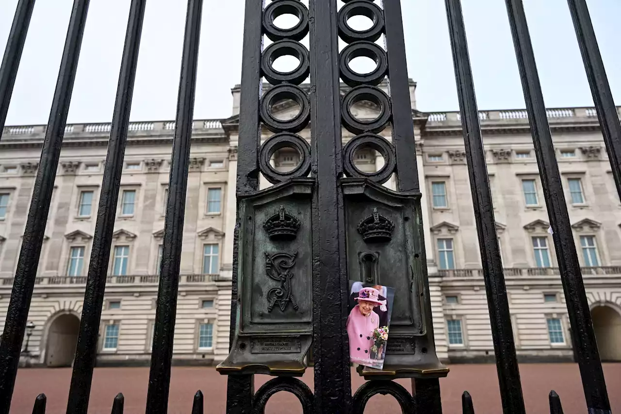 Royaume-Uni : un homme soupçonné d'être armé arrêté devant Buckingham Palace