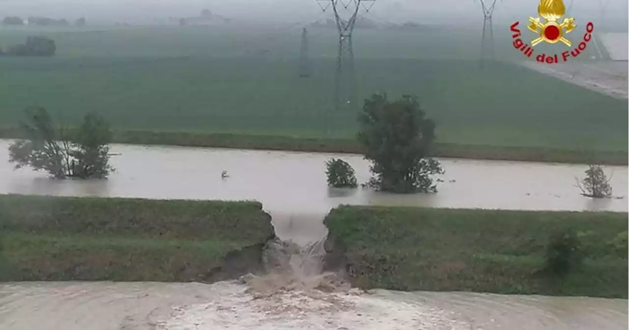 Piogge e maltempo, in Emilia Romagna è ancora allerta rossa. Stop ai treni in alcune zone