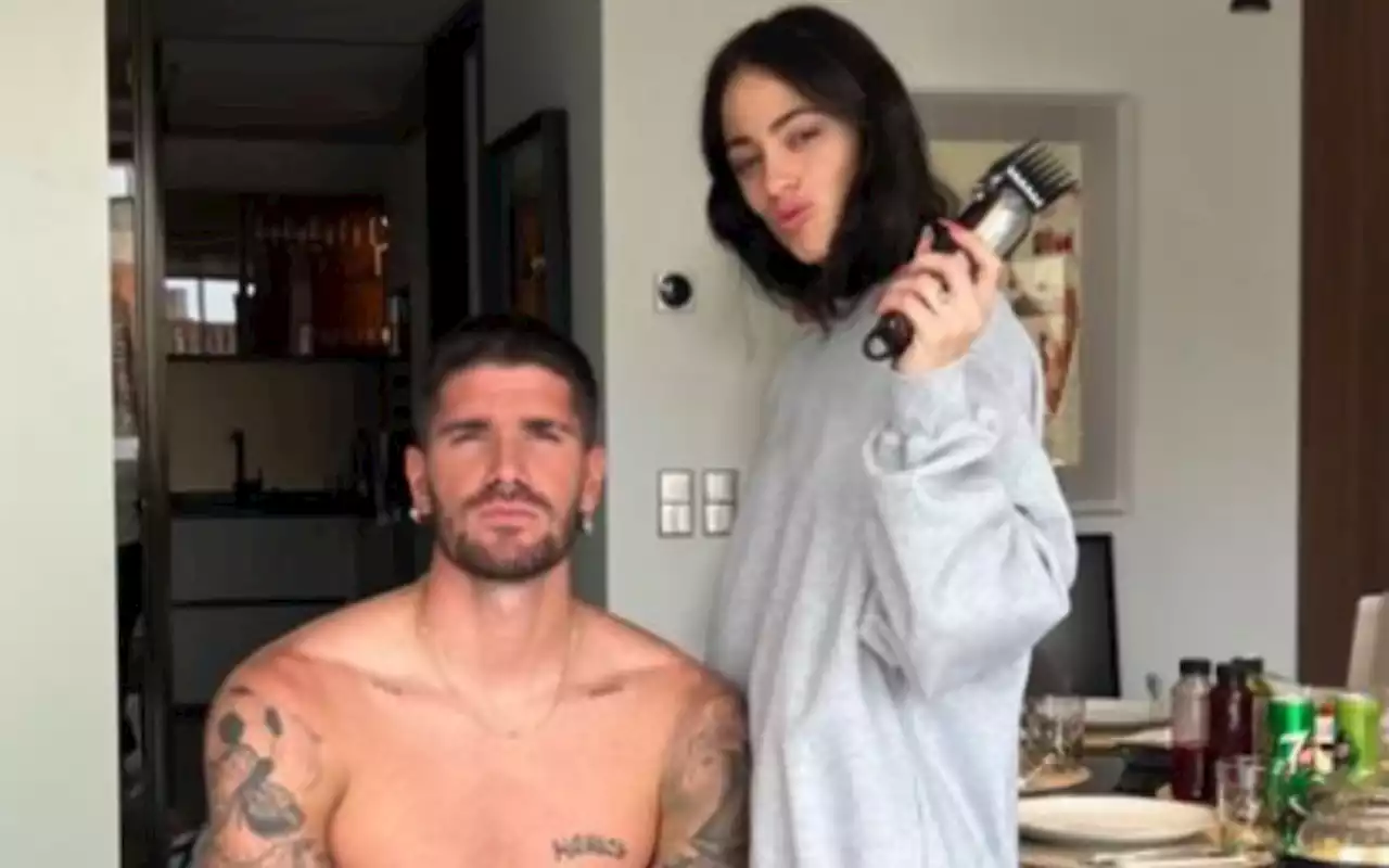 Tini peluquera: Rodrigo de Paul sorprendió con su cambió su look