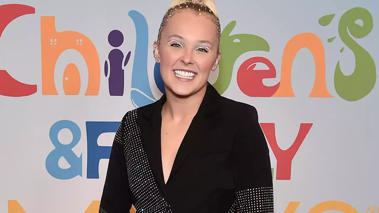 JoJo Siwa Opens Up About Sex Life, Shares Butt-Dial Horror Story