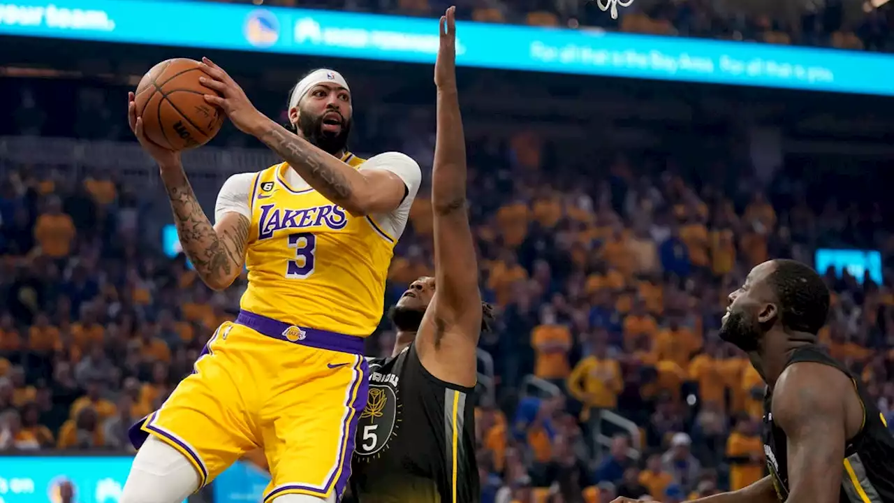 Lakers hold off Warriors' late push, steal home-court advantage with Game 1 win