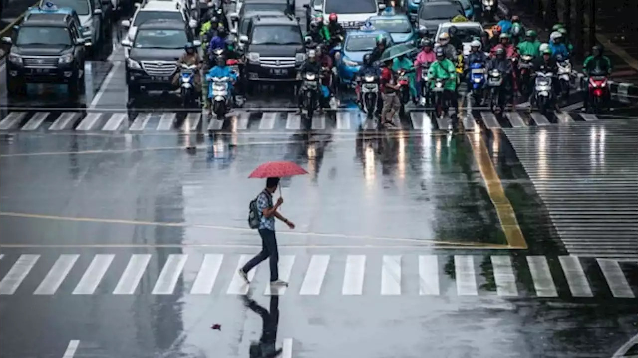 Hujan Berpotensi Turun di Jakarta Pusat dan Utara Siang Hari Ini