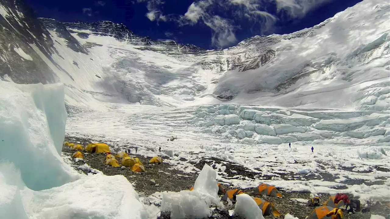 Seattle man dies while climbing Mount Everest