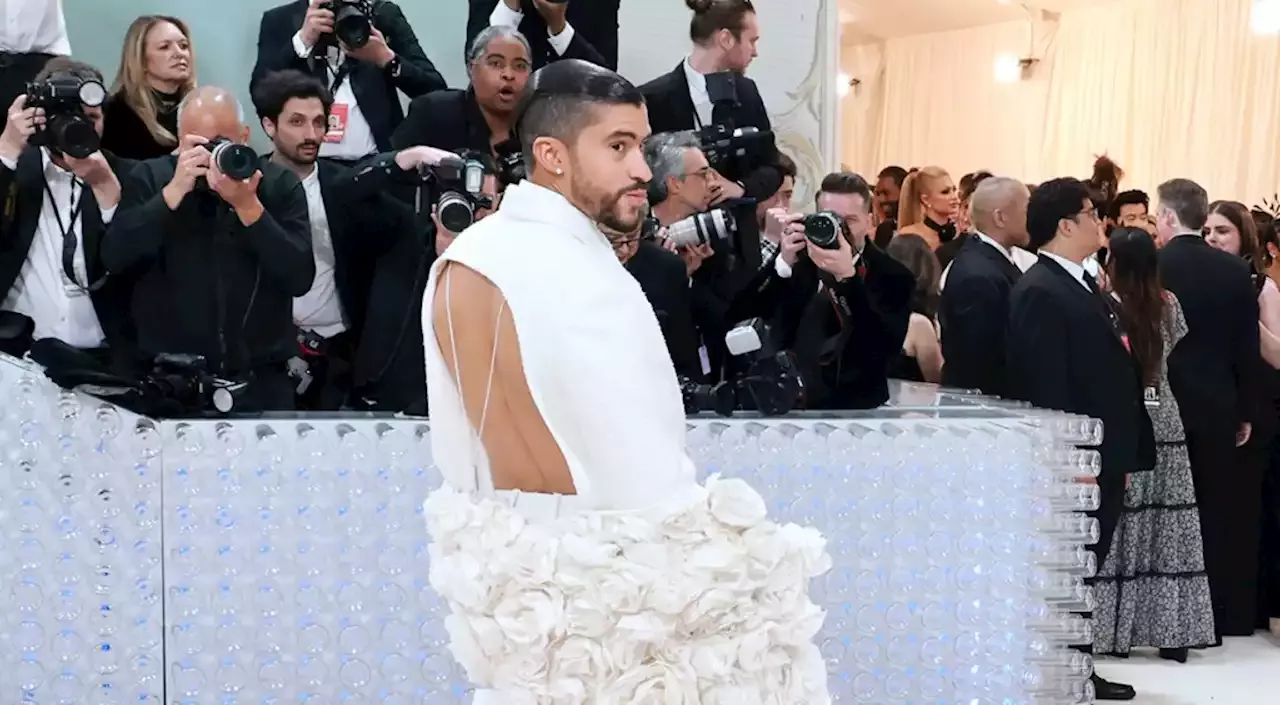 Bad Bunny Goes Backless in Jacquemus Suit With Dramatic Floral Train on ...