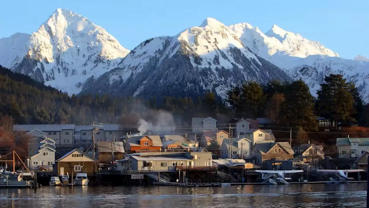 1 dead, 4 missing after luxury fishing charter boat sinks off the coast of Alaska