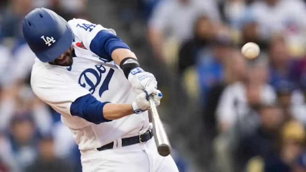 Martinez, Freeman power Dodgers' big inning in 6-1 win over Nationals