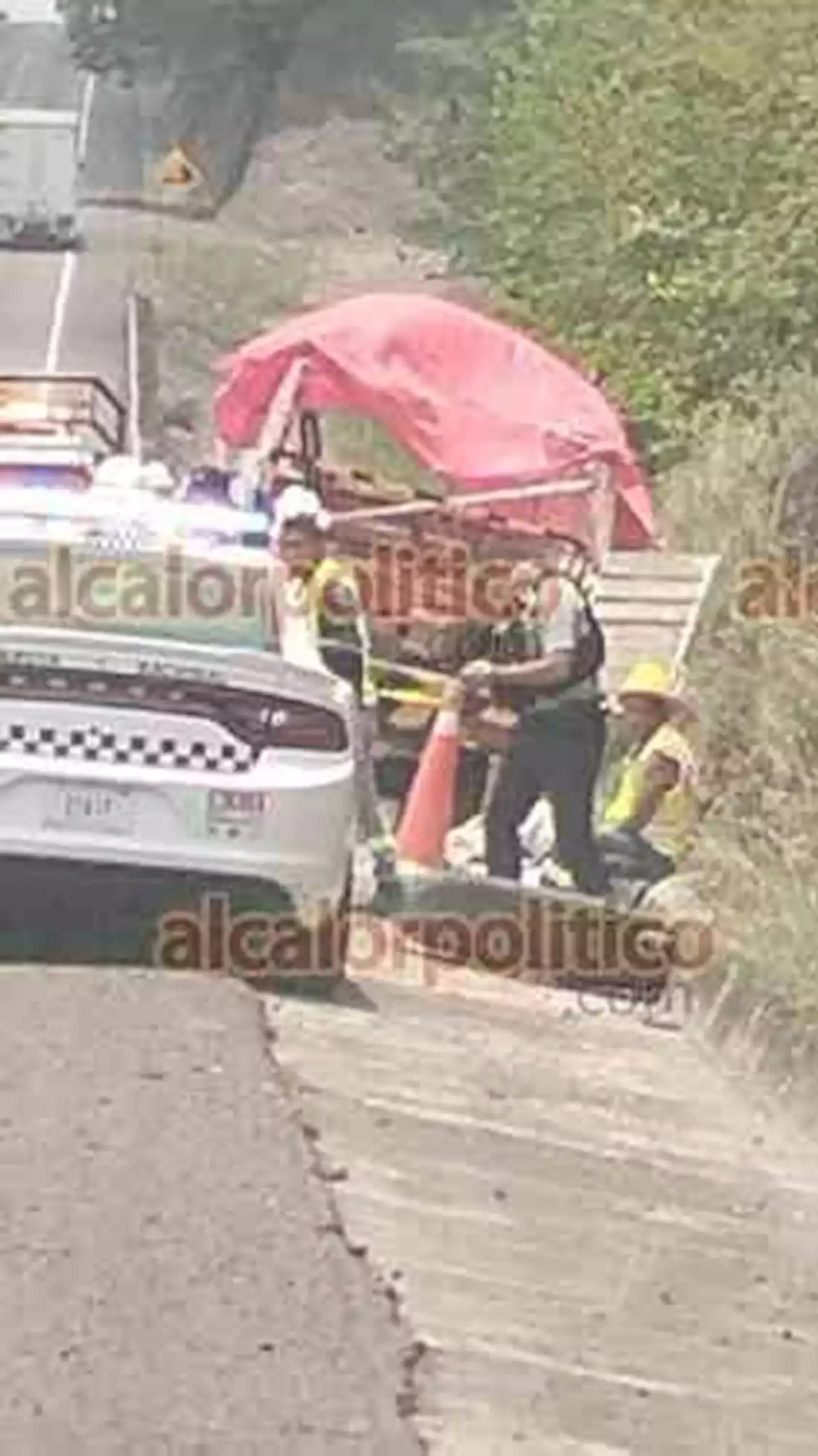 Rueda de tractocamión mata a persona que abanderaba autopista Córdoba-Veracruz