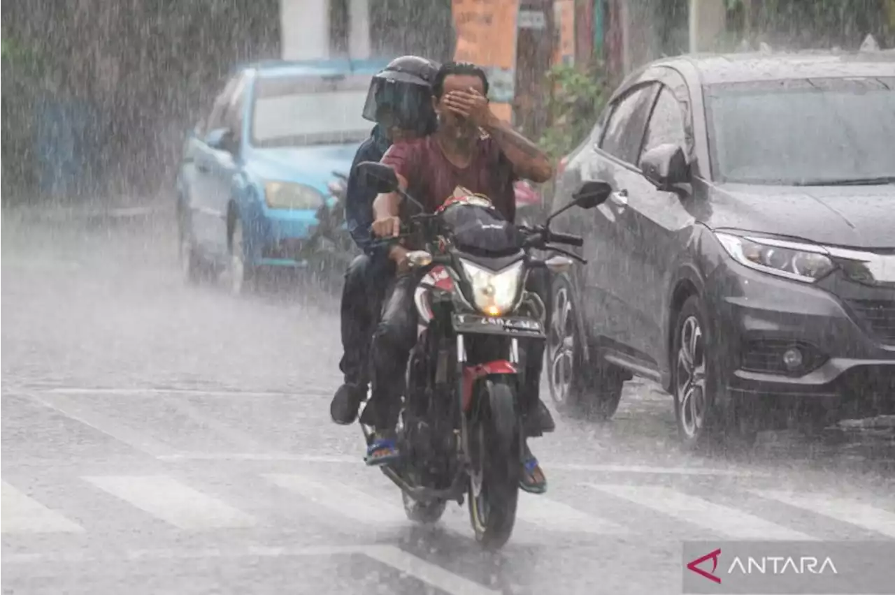 BMKG minta beberapa wilayah waspadai hujan lebat dan angin kencang